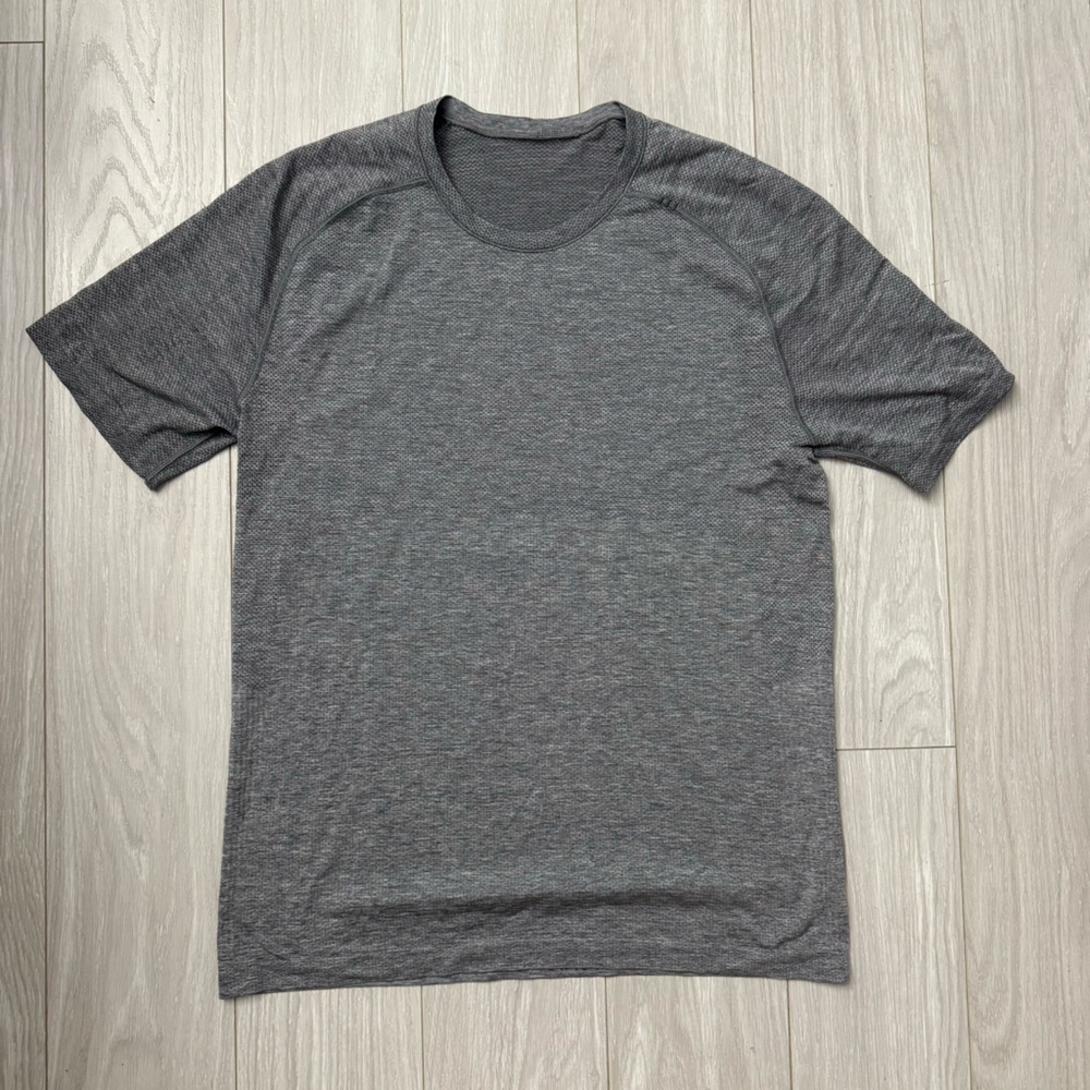 lululemon athletica Gray Short Sleeve Tee
